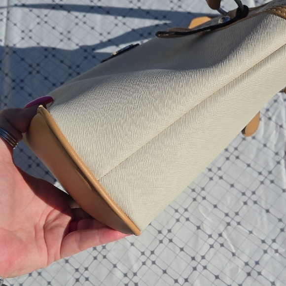 Giani Bernini Tan and Cream Designer Tote - Picture 14 of 16